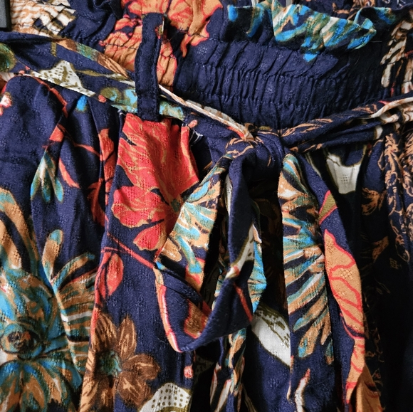 NWT Wanderlux floral shorts, medium - Picture 4 of 4